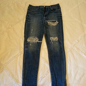 High rise American eagle jeans size 8 slightly worn